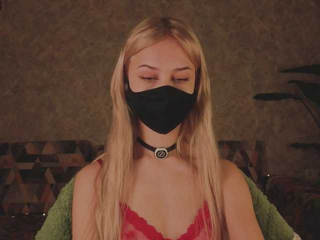 Meeeeow's BongaCams show and profile