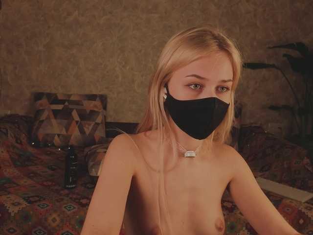 Meeeeow's BongaCams show and profile