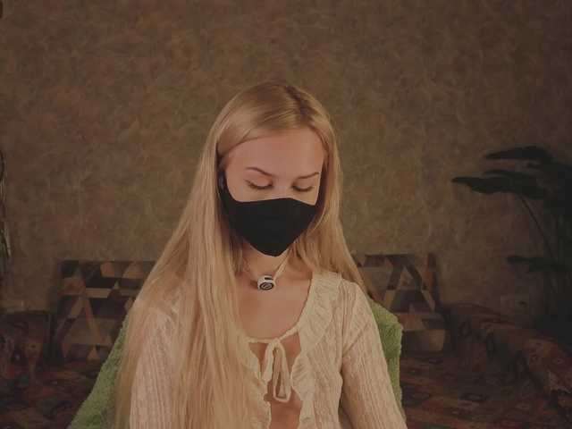 Meeeeow's BongaCams show and profile