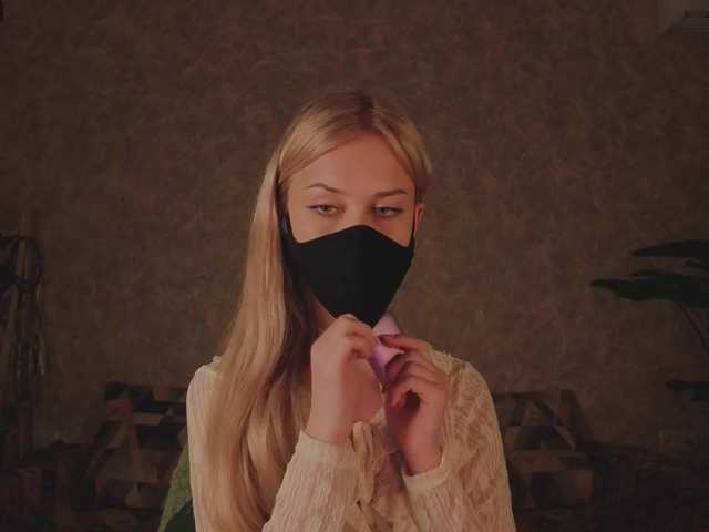 Meeeeow's BongaCams show and profile