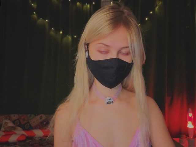 Meeeeow's BongaCams show and profile