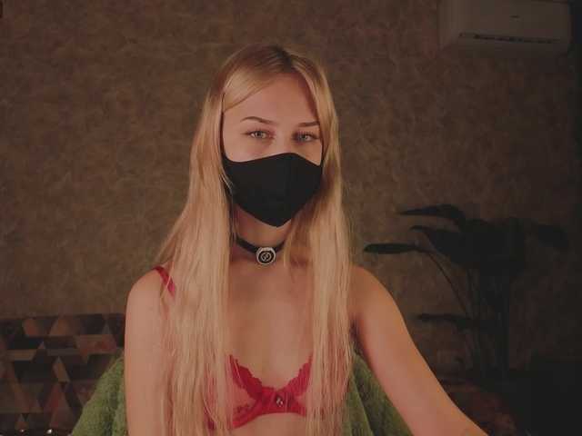 Meeeeow's BongaCams show and profile