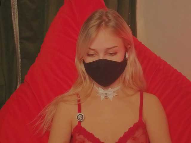 Meeeeow's BongaCams show and profile