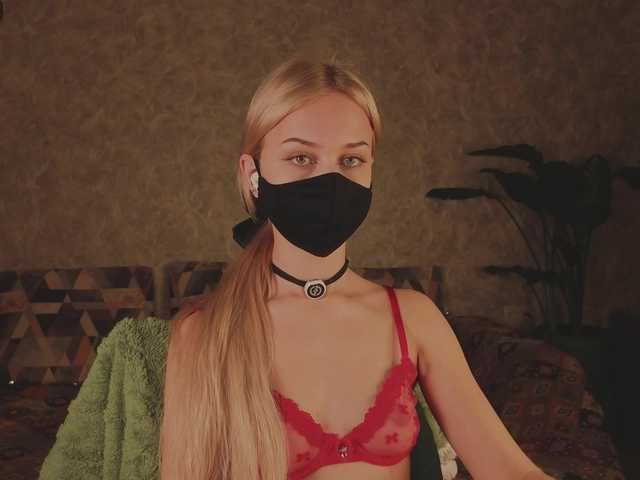 Meeeeow's BongaCams show and profile