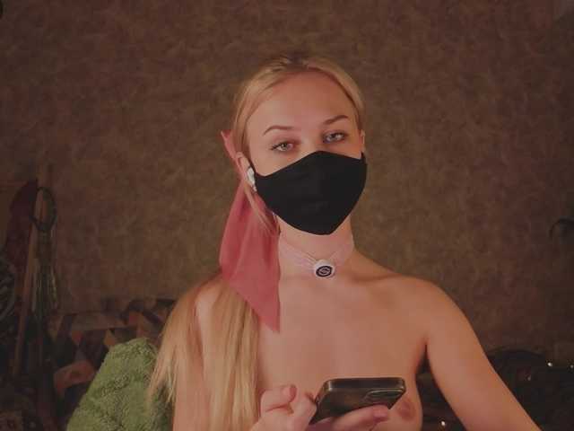 Meeeeow's BongaCams show and profile