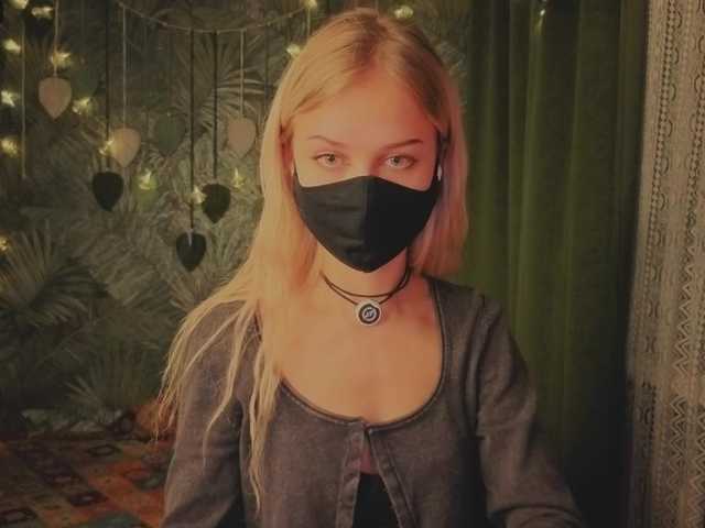 Meeeeow's BongaCams show and profile