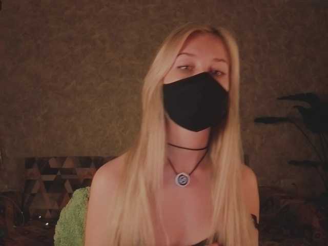 Meeeeow's BongaCams show and profile