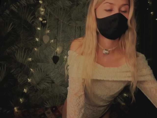 Meeeeow's BongaCams show and profile