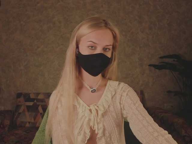 Meeeeow's BongaCams show and profile