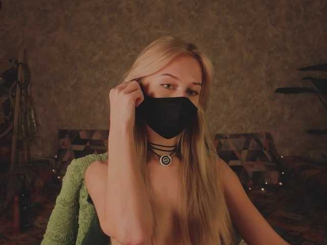 Meeeeow's BongaCams show and profile