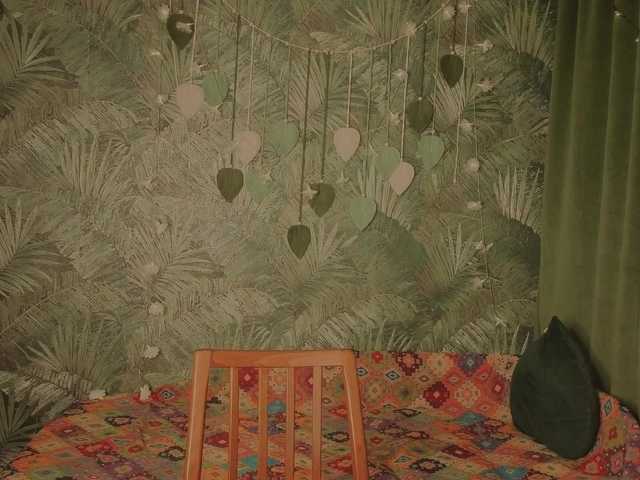 Meeeeow's BongaCams show and profile