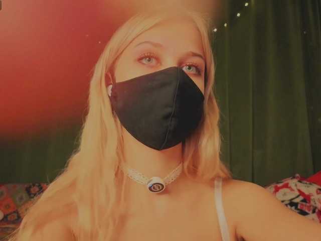 Meeeeow's BongaCams show and profile