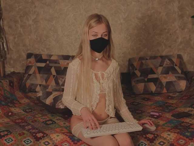 Meeeeow's BongaCams show and profile