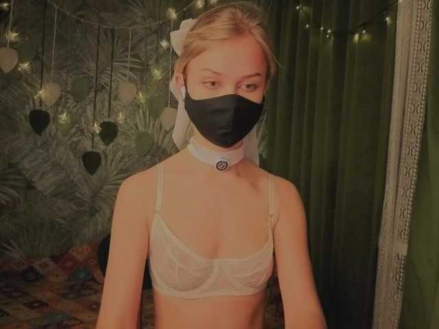 Meeeeow's BongaCams show and profile