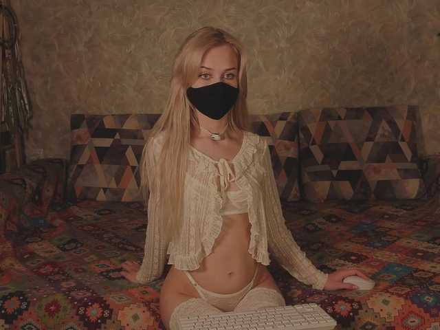 Meeeeow's BongaCams show and profile