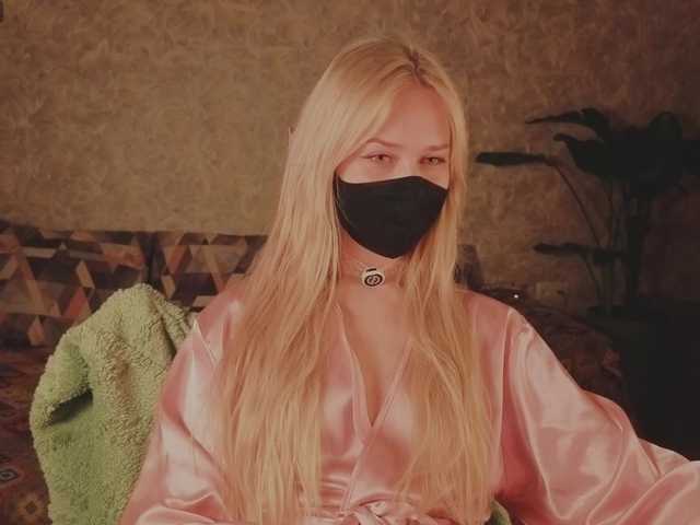 Meeeeow's BongaCams show and profile