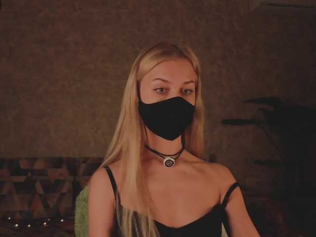 Meeeeow's BongaCams show and profile