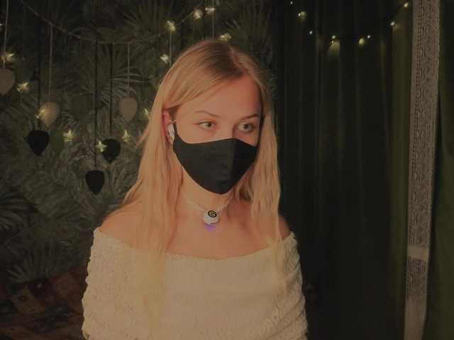 Meeeeow's BongaCams show and profile