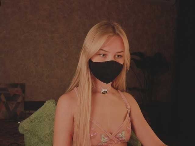 Meeeeow's BongaCams show and profile