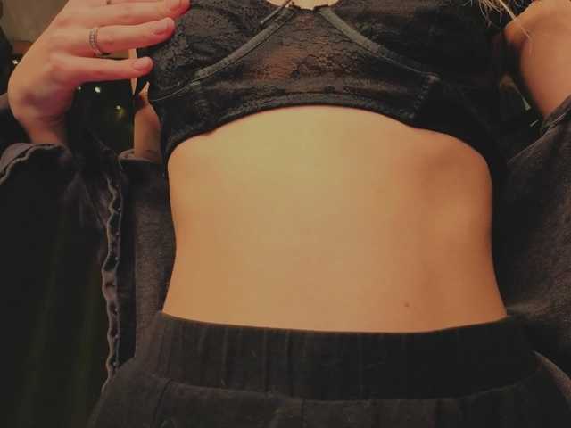 Meeeeow's BongaCams show and profile