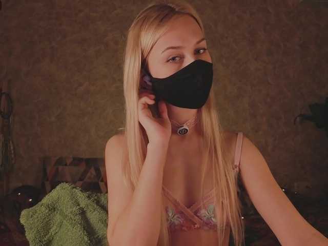 Meeeeow's BongaCams show and profile