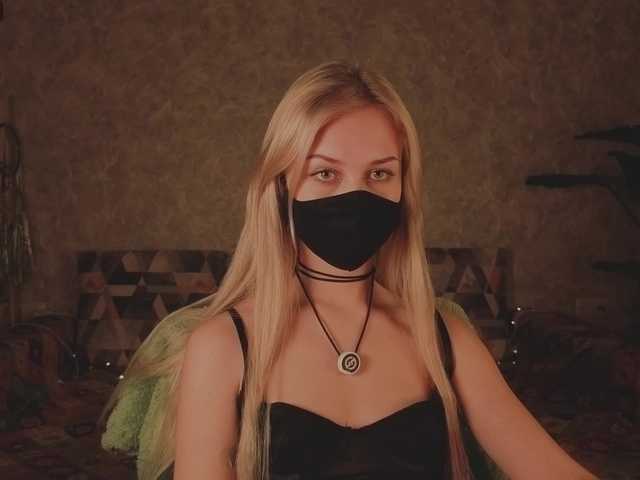 Meeeeow's BongaCams show and profile