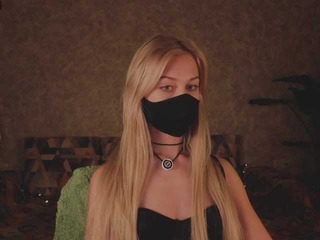 Meeeeow's BongaCams show and profile