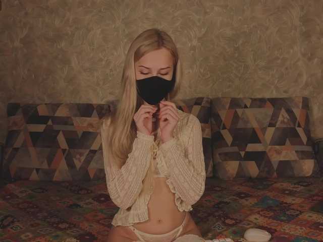 Meeeeow's BongaCams show and profile