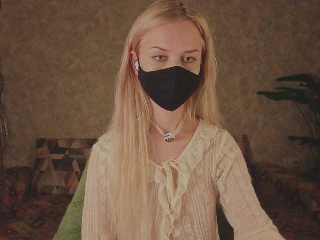 Meeeeow's BongaCams show and profile