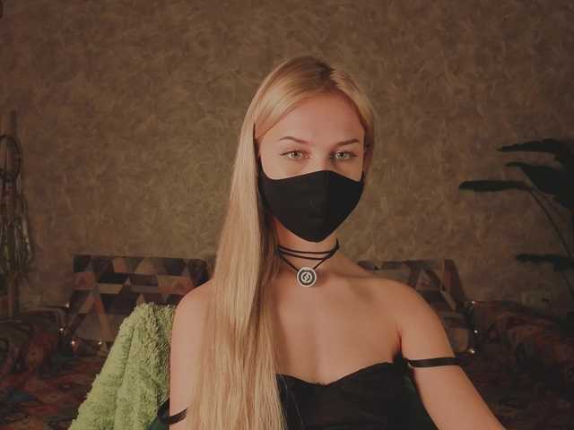 Meeeeow's BongaCams show and profile