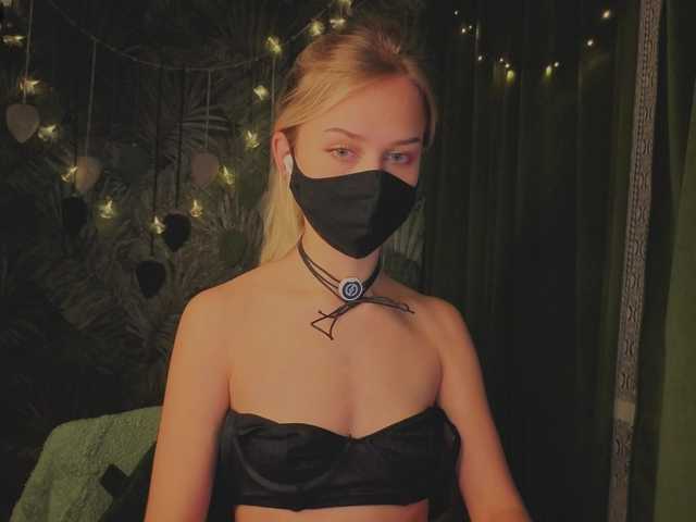 Meeeeow's BongaCams show and profile