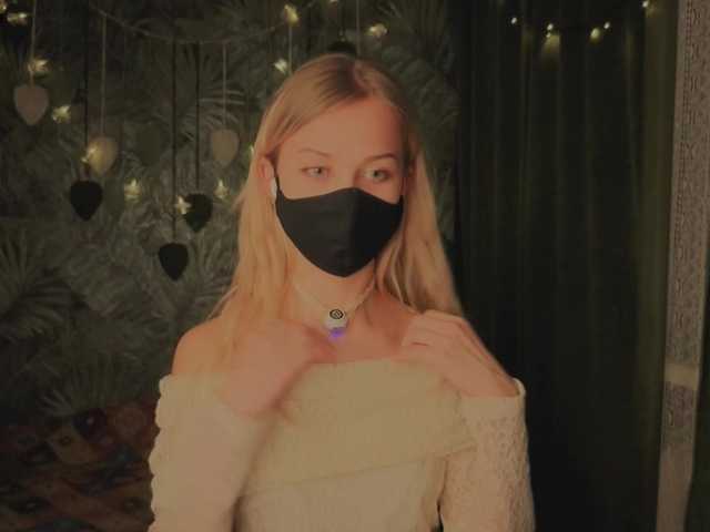 Meeeeow's BongaCams show and profile