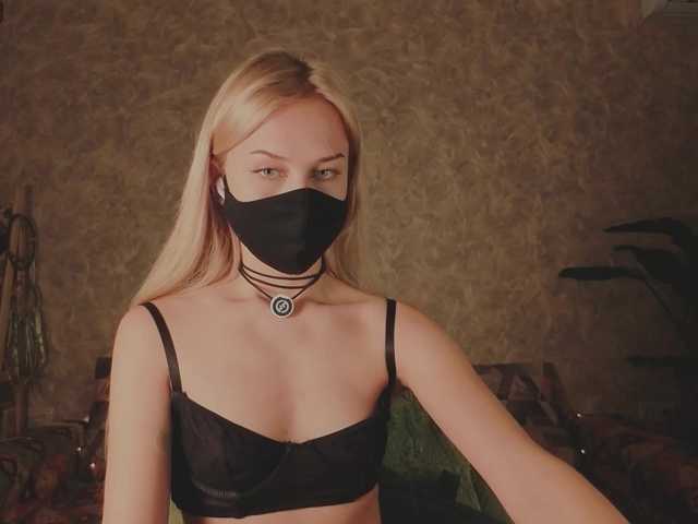 Meeeeow's BongaCams show and profile