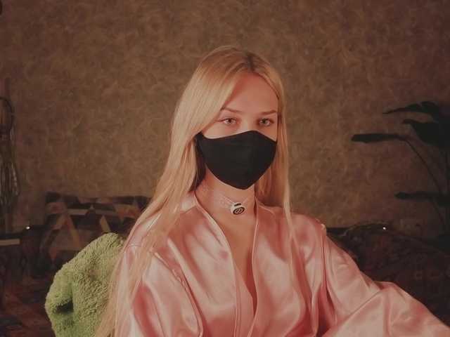 Meeeeow's BongaCams show and profile