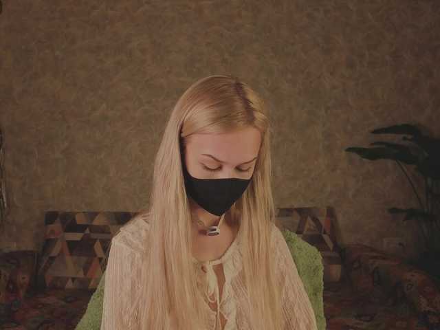 Meeeeow's BongaCams show and profile