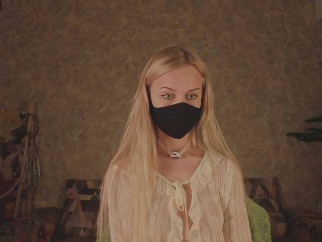 Meeeeow's BongaCams show and profile