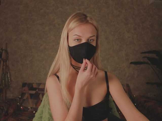 Meeeeow's BongaCams show and profile