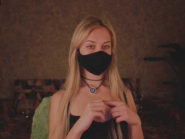 Meeeeow's BongaCams show and profile