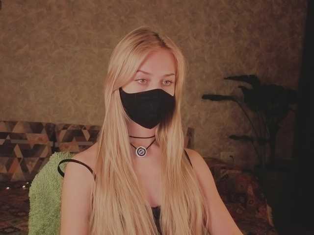 Meeeeow's BongaCams show and profile