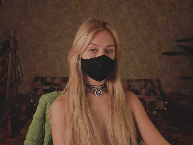 Meeeeow's BongaCams show and profile