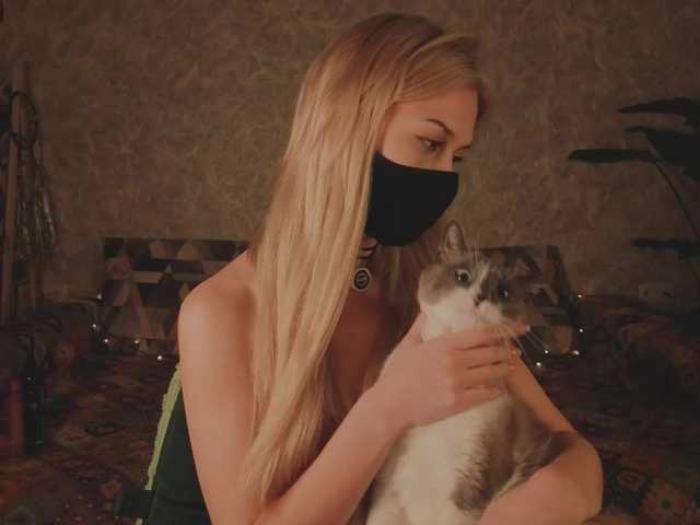 Meeeeow's BongaCams show and profile