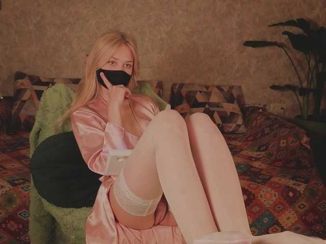 Meeeeow's BongaCams show and profile