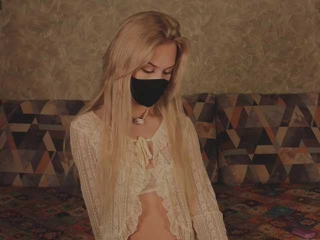 Meeeeow's BongaCams show and profile