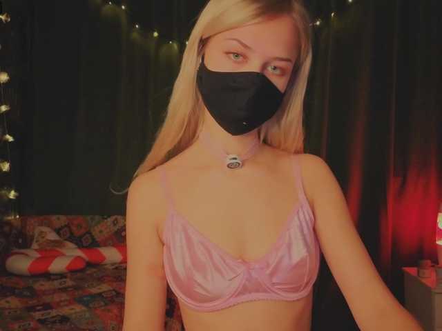 Meeeeow's BongaCams show and profile