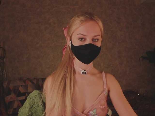 Meeeeow's BongaCams show and profile