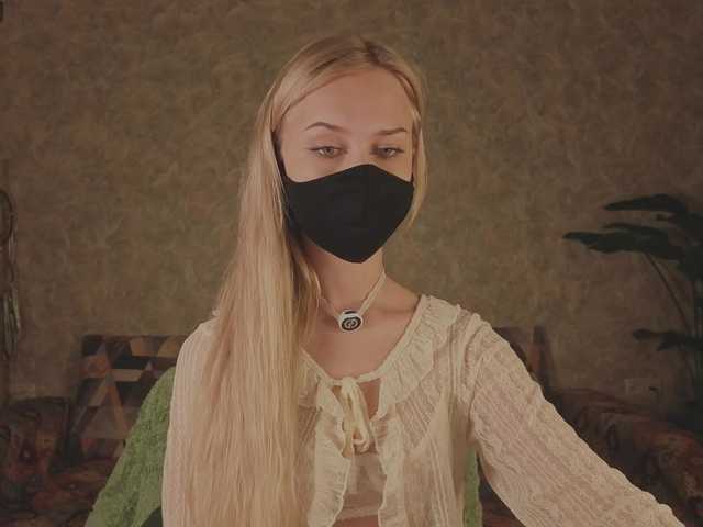 Meeeeow's BongaCams show and profile