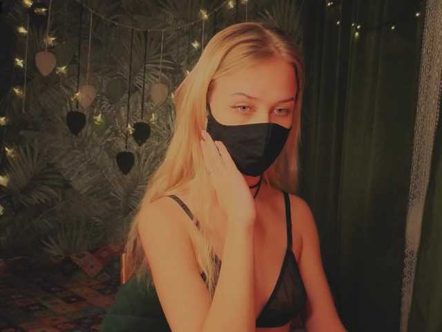 Meeeeow's BongaCams show and profile