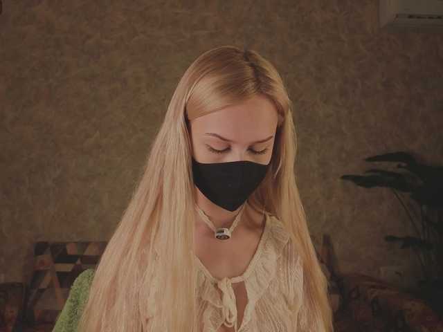 Meeeeow's BongaCams show and profile