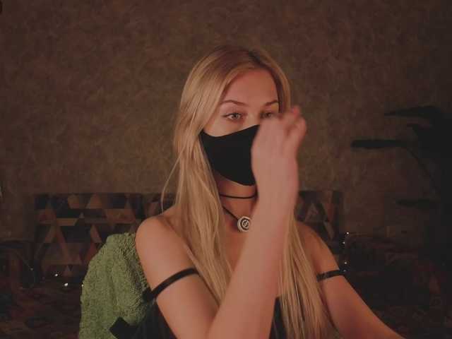 Meeeeow's BongaCams show and profile