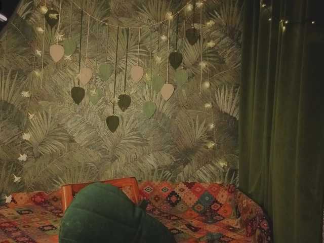 Meeeeow's BongaCams show and profile